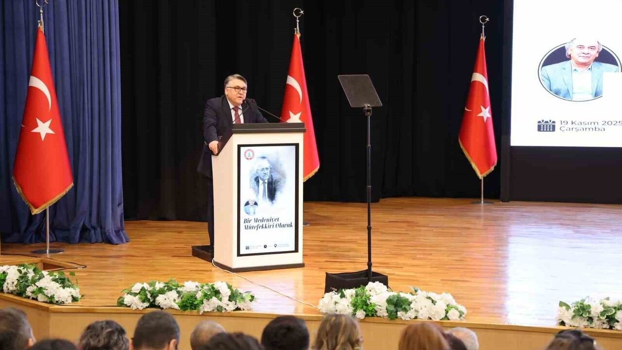BEUN'da 'Bir Medeniyet Mütefekkiri Olarak Sezai Karakoç' Konferansı — Prof. Dr. Şaban Sağlık Sunumu