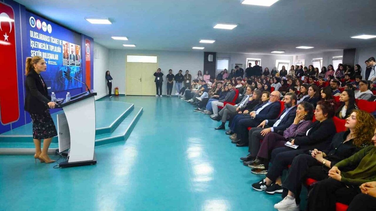 BEUN'de SPK Yöneticileri Öğrencilerle Buluştu: Finansal Okuryazarlık ve Dijital Güvenlik Öne Çıktı