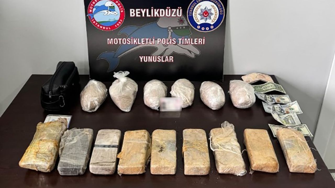 Beylikdüzü'nde durdurulan motosikletten 7 kilo 840 gram eroin çıktı
