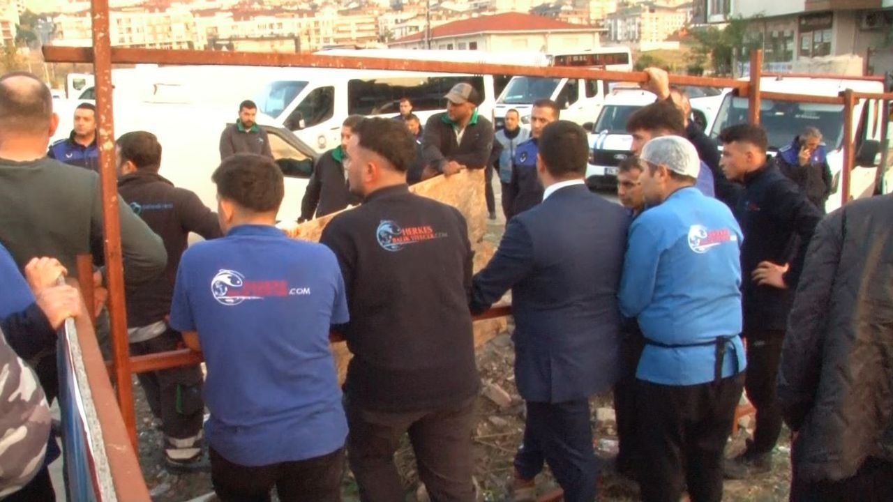Beylikdüzü'nde esnaf ile zabıta arasında gerginlik: Balıkçı Kenan’ın işyeri tartışması