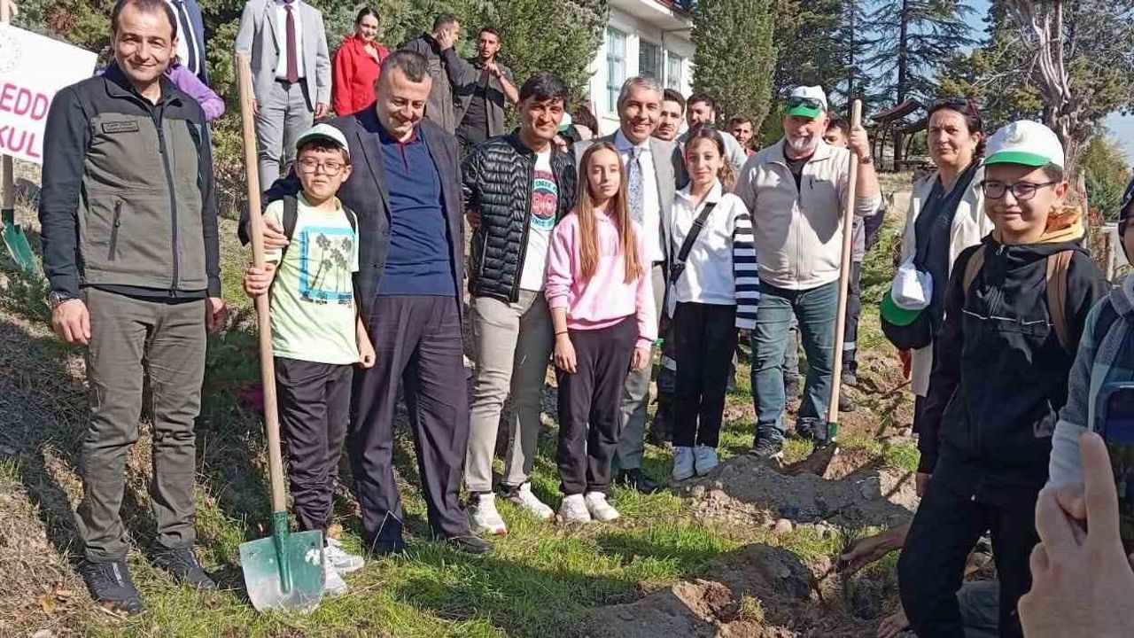 Beypazarı'nda 11 Kasım Milli Ağaçlandırma Günü: Fidanlar Beypazarı Meslek Yüksekokulu'nda Toprakla Buluştu