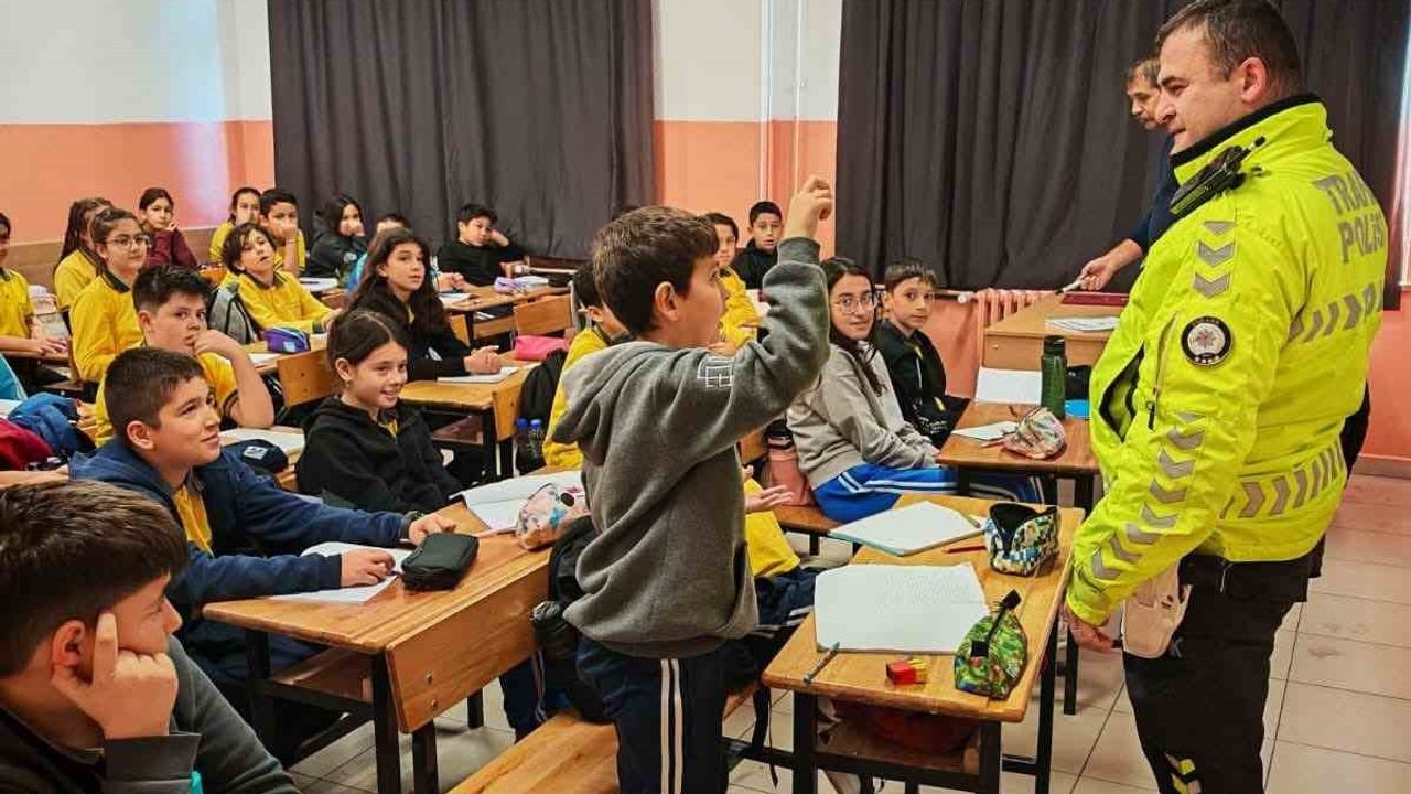 Beypazarı'nda Trafik Dedektifleri Projesi kapsamında okullarda trafik ve yaya güvenliği eğitimi