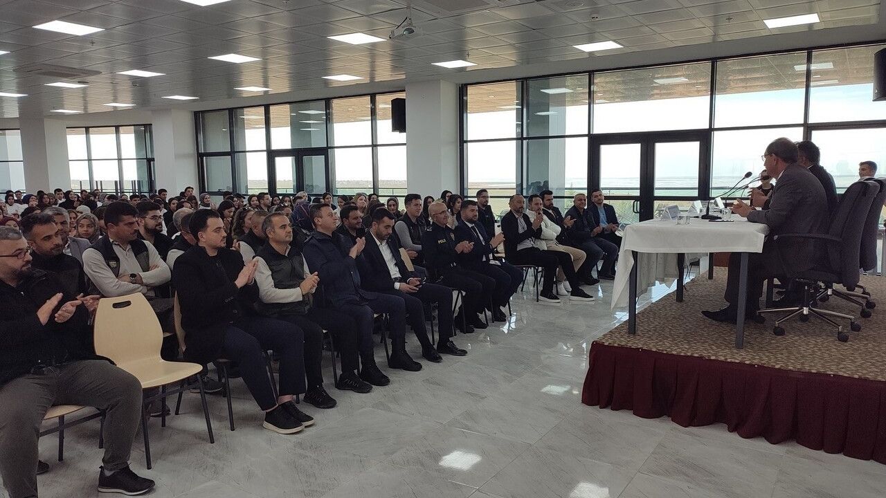 Beyşehir'de fidanlar toprakla buluştu: 'Kampüse yeşil bir adım' etkinliği