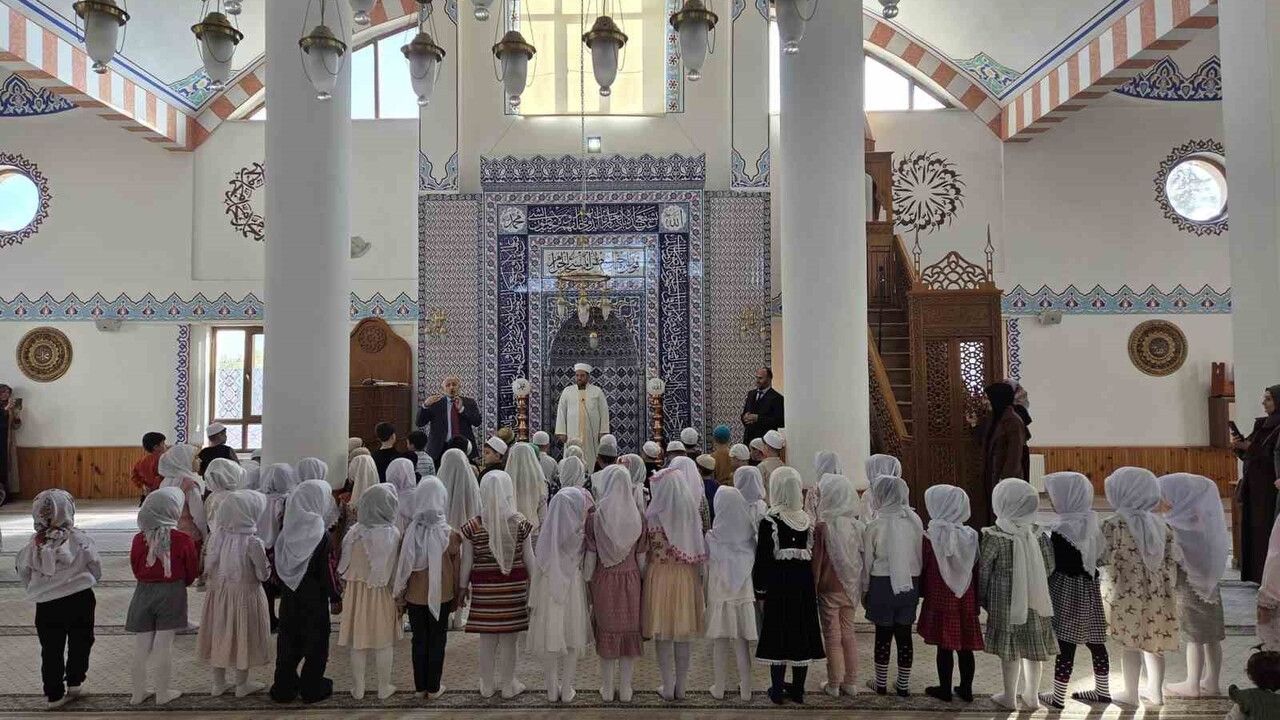 Bilal-i Habeşi Camisi'nde Kasım Ayı Cami-Çocuk Buluşması