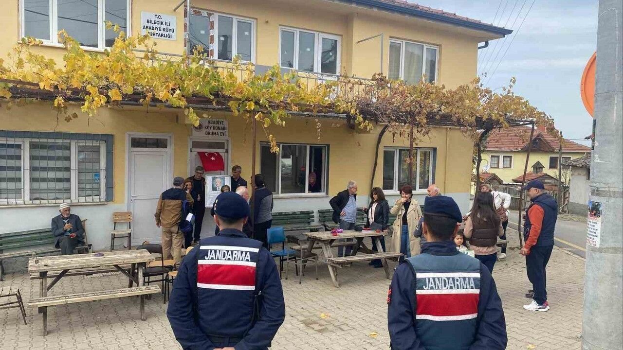 Bilecik Jandarma 7/24 Görevde: Vezirhan'da Maç Güvenliği ve Köylerde Önleyici Çalışma