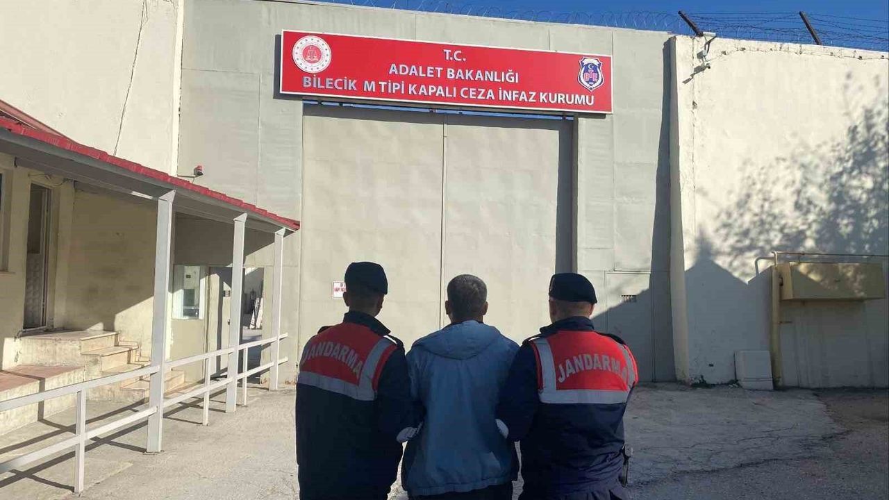 Bilecik'te 7 suçtan kesinleşmiş 3 yıl 9 ay hapis cezası bulunan K.A. jandarma tarafından yakalandı