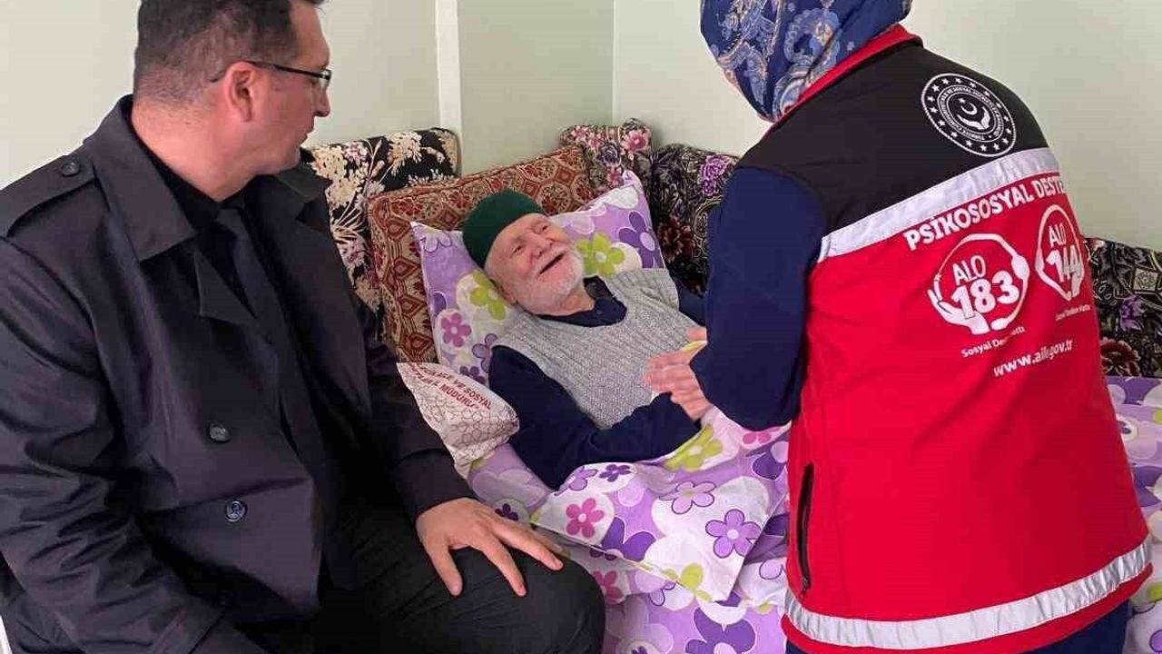 Bilecik'te Aile ve Sosyal Hizmetler Müdürü 4-5 Kuşak Bir Arada Yaşayan Aileyi Ziyaret Etti