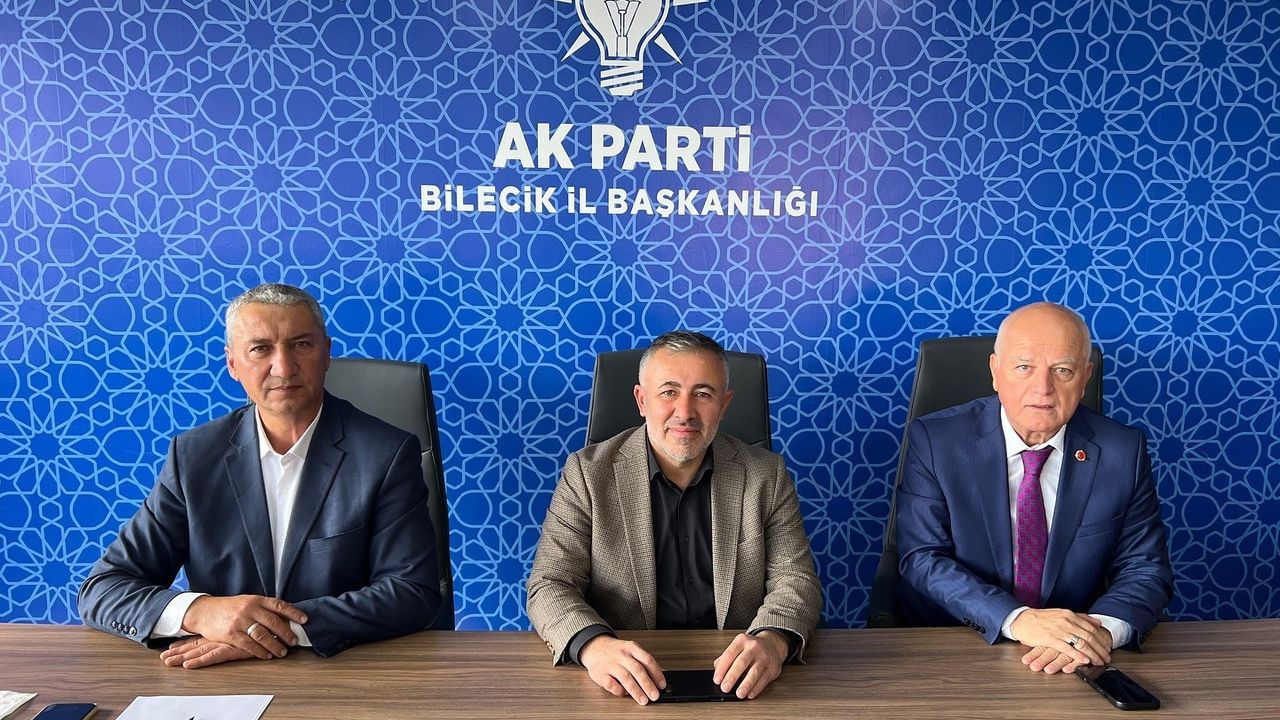 Bilecik’te AK Parti İl Yönetimi İl Genel Meclisi Üyeleriyle Hizmetleri Değerlendirdi