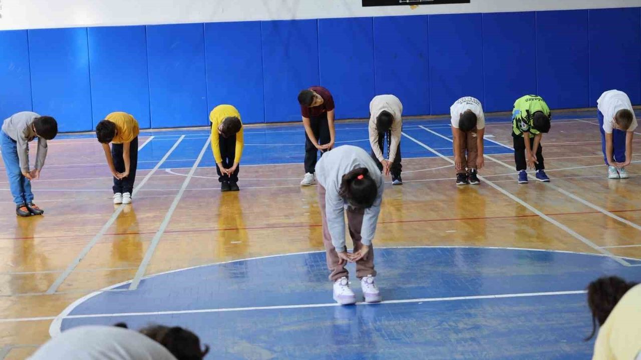 Bilecik'te Atatürk Spor Salonu'nda spor antrenmanları düzenlendi