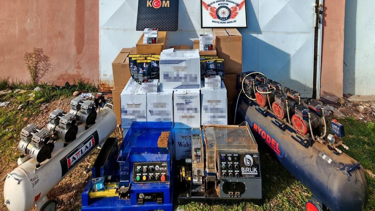 Bilecik’te düzenlenen operasyonda 98 bin 400 makaron ele geçirildi