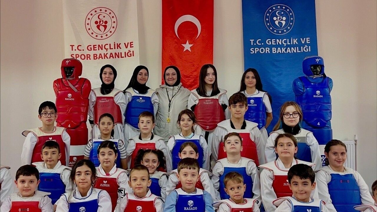 Bilecik'te Gençlik ve Spor Okulları'nda Güreş ve Wushu Eğitimleri Devam Ediyor