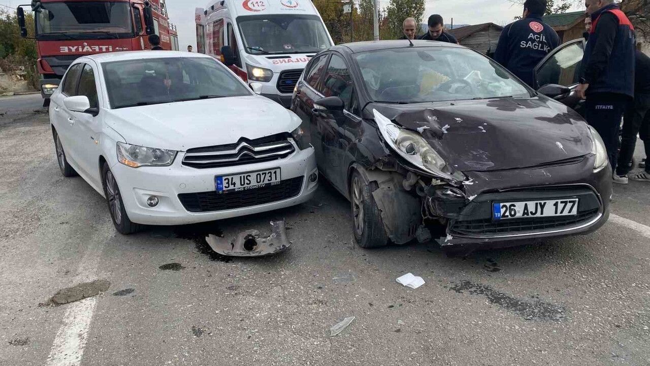 Bilecik’te Gölpazarı’nda Trafik Kazası: 2’si Çocuk 5 Kişi Yaralandı