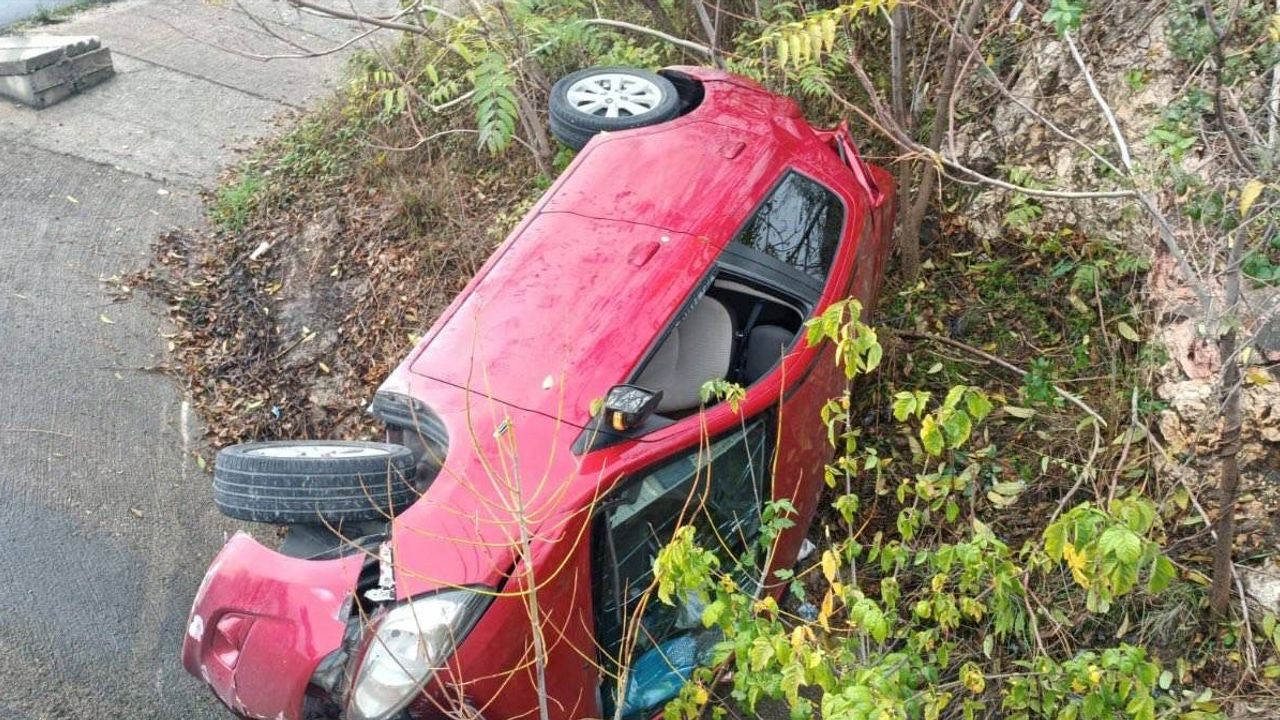Bilecik'te Gülümbe rampasında takla atan otomobil: 3 kişi hafif yaralandı