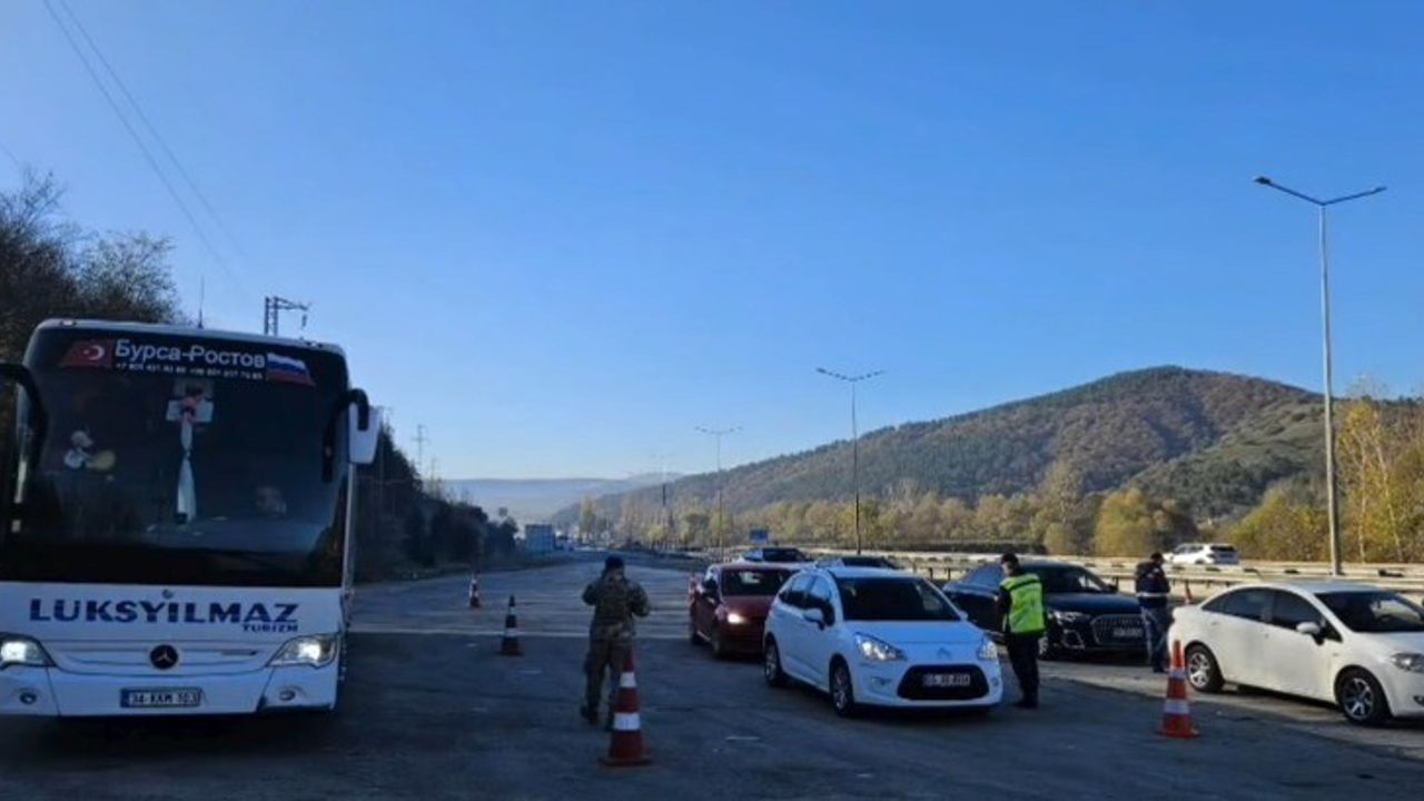 Bilecik’te jandarmadan eş zamanlı operasyon: 115 personel, 18 noktada denetim