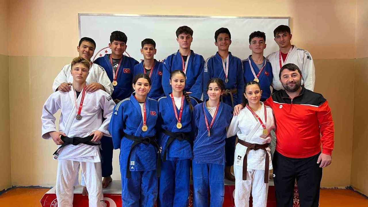 Bilecik’te Judo Gençler İl Şampiyonası başladı; gençler 6-7 Aralık’ta grup müsabakalarında Bilecik’i temsil edecek