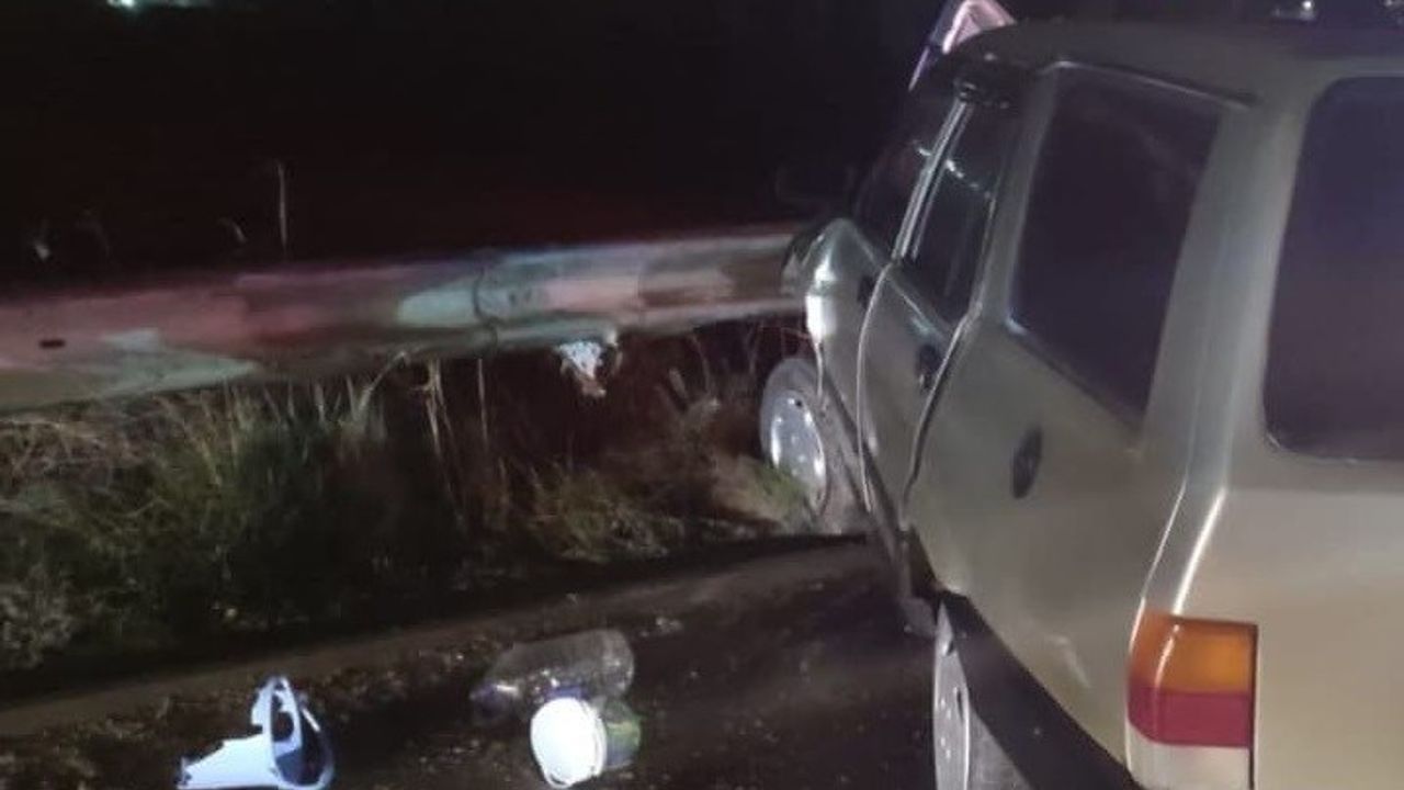 Bilecik'te kontrolden çıkan otomobil refüje çarptı: 1 yaralı