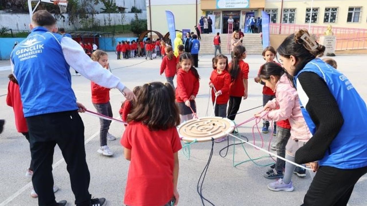 Bilecik’te Şehit Abdülhamit Bilgen İlkokulu’nda Genç Gönüllüler Kütüphanesi ve Minikler Akademisi açıldı