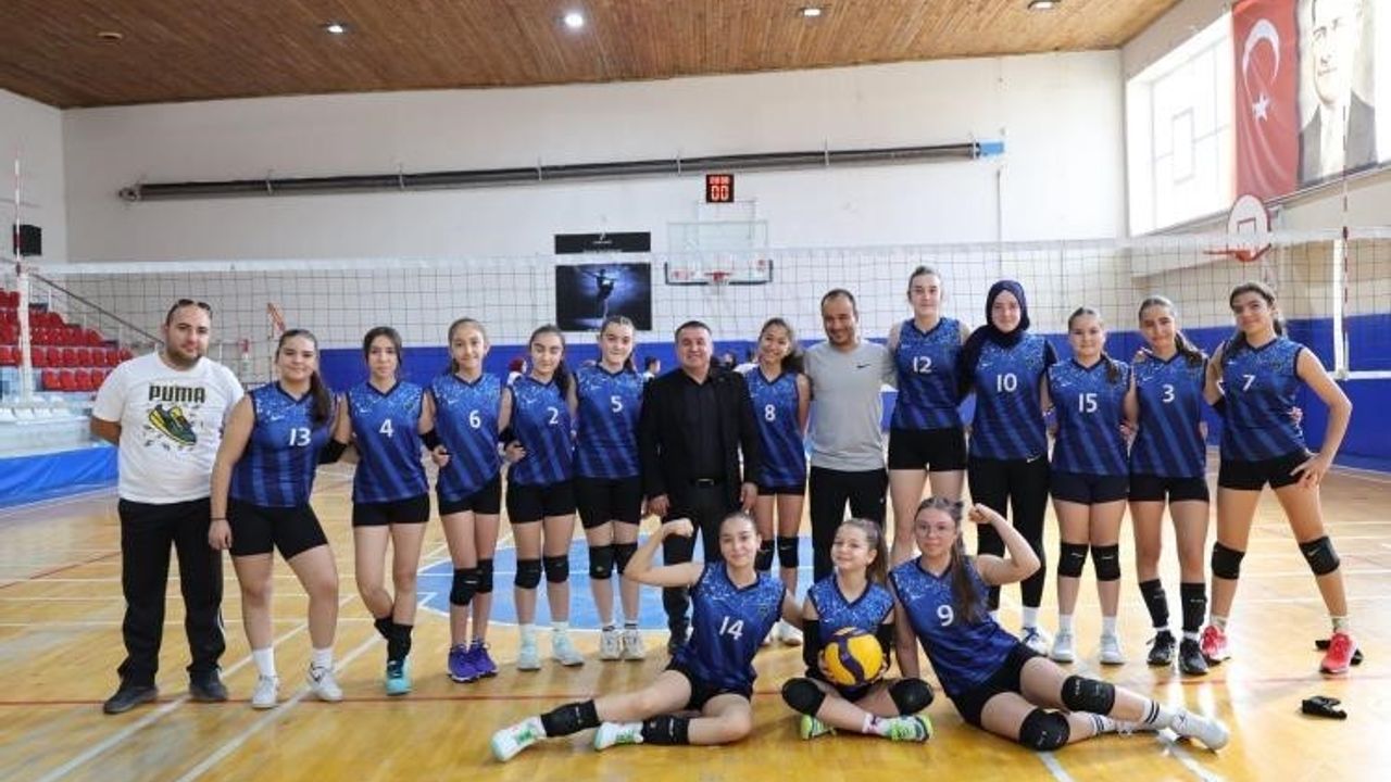 Bilecik'te Yıldız Kızlar Voleybol Müsabakaları: Spor ve Eğitim El Ele