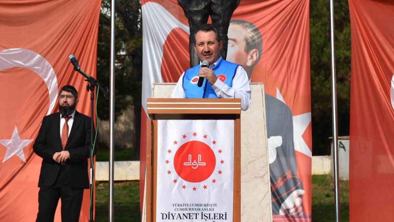 Bilecik'ten 305 umreci İl Müftülüğü töreniyle kutsal topraklara uğurlandı