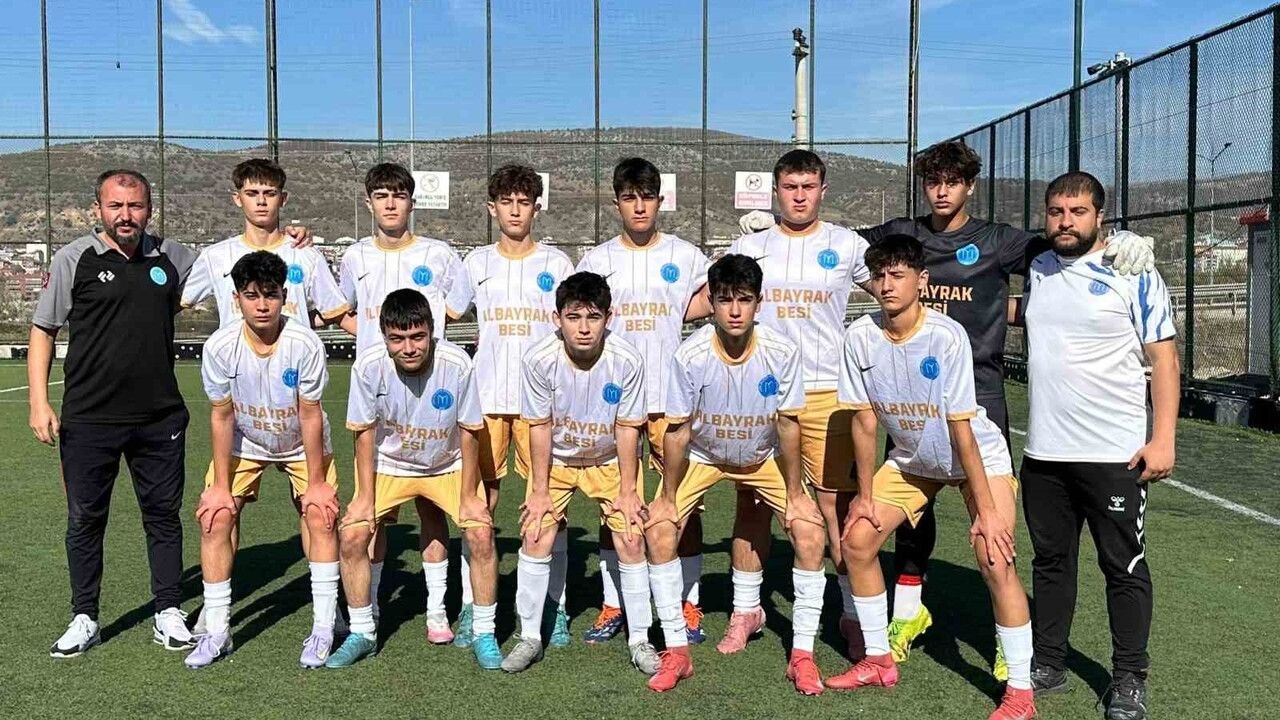 Bilecik U16 Ligi: 3. haftada 3 maçta 20 gol, Osmanelispor liderliğini sürdürdü