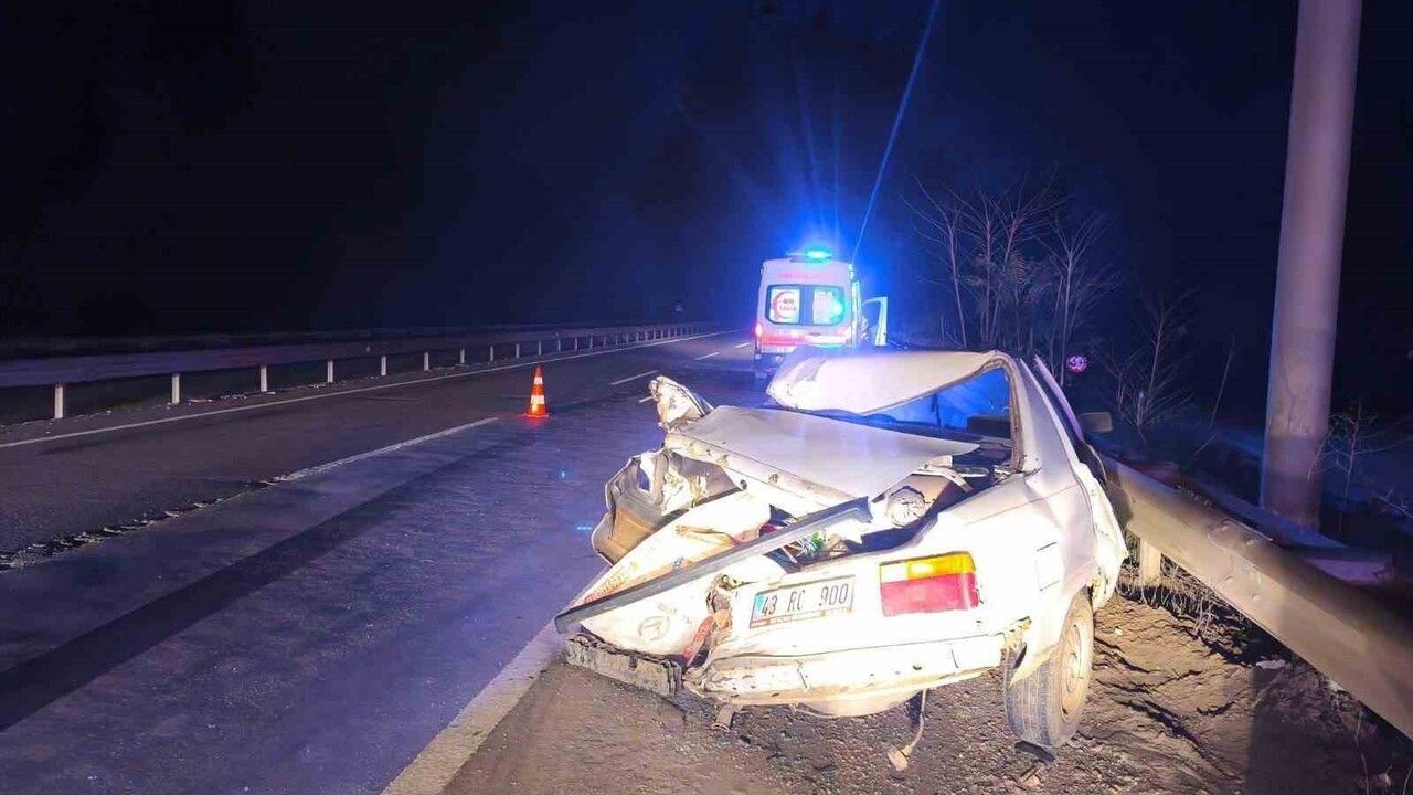 Bilecik Vezirhan'da tırın otomobile arkadan çarpması sonucu 1 kişi yaralandı