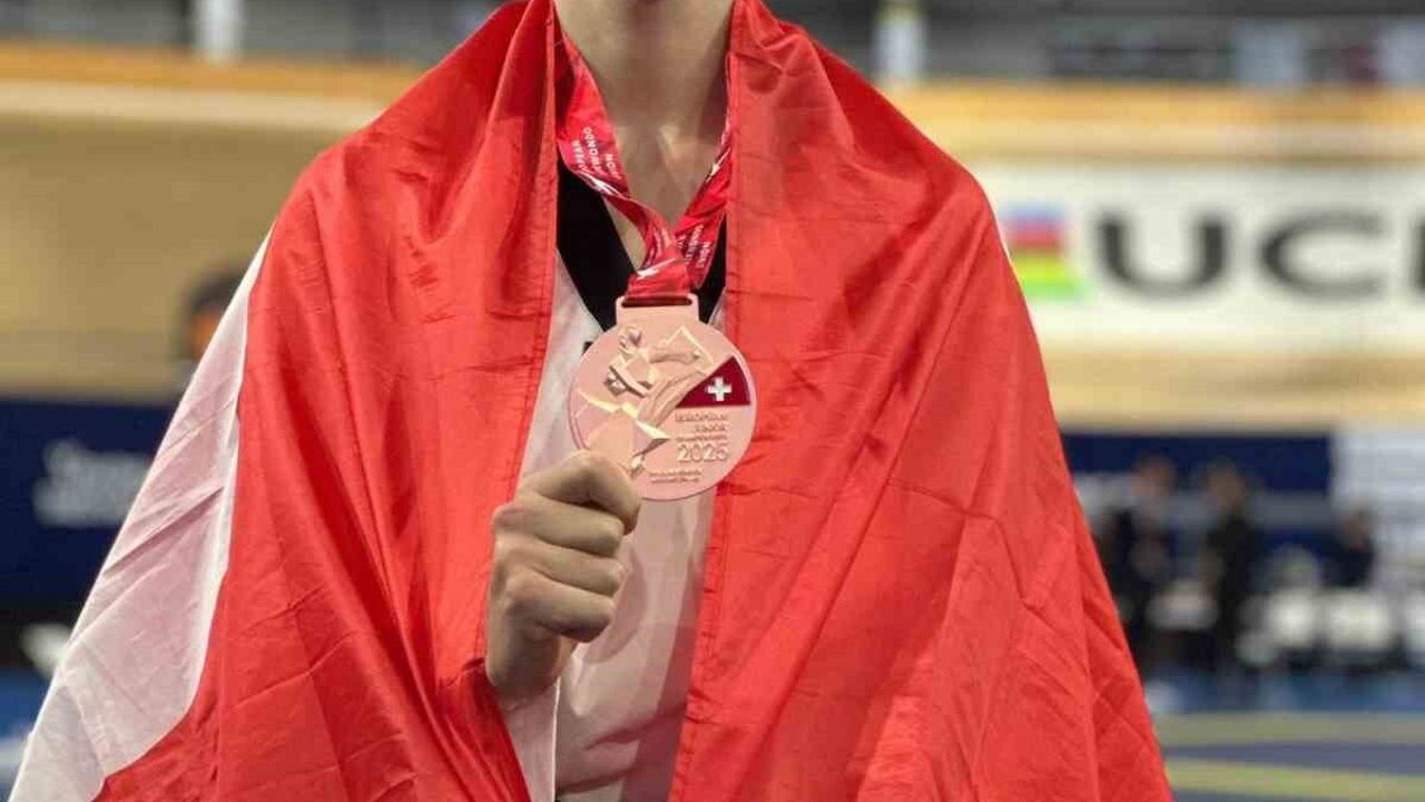 Bilecikli taekwondo sporcusu Altuğ Gesge, Gençler Avrupa Şampiyonası'nda üçüncü oldu