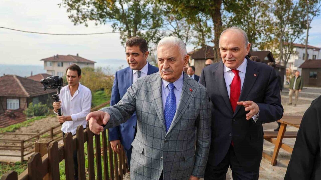 Binali Yıldırım ve Heyet Konuralp Antik Tiyatrosu’nu İnceledi; Özlü, Kazıların 5 Yılda Tamamlandığını Aktardı
