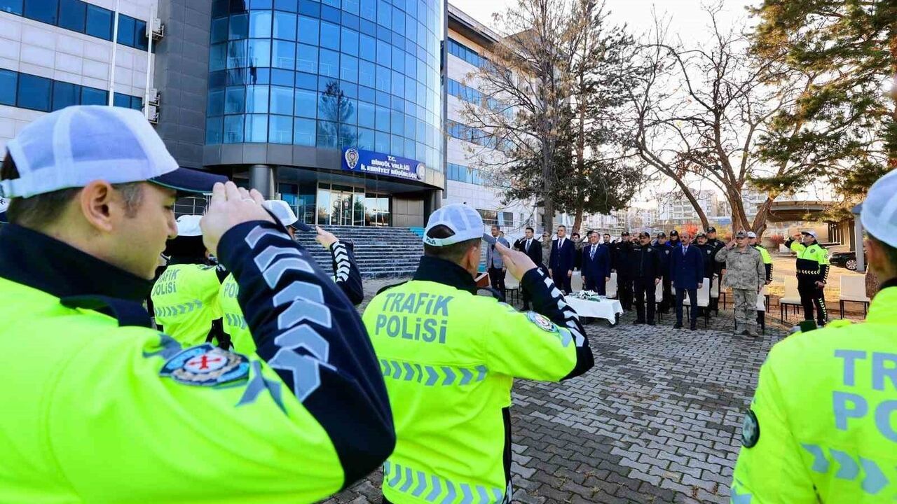 Bingöl'deki trafik ekiplerine 90 yeni yaka kamerası tahsis edildi