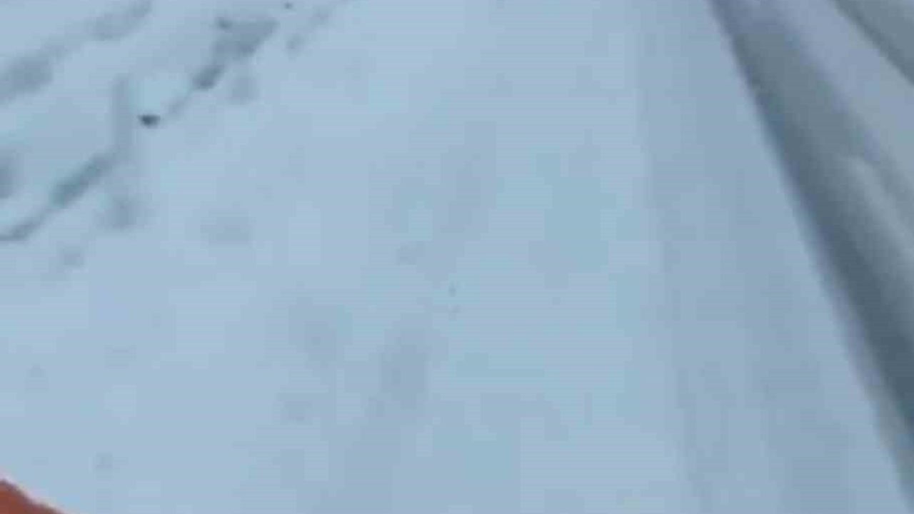 Bingöl'ün yüksek kesimlerinde kar: Bingöl-Elazığ yolu Kuruca mevkiinde ulaşım güçleşti