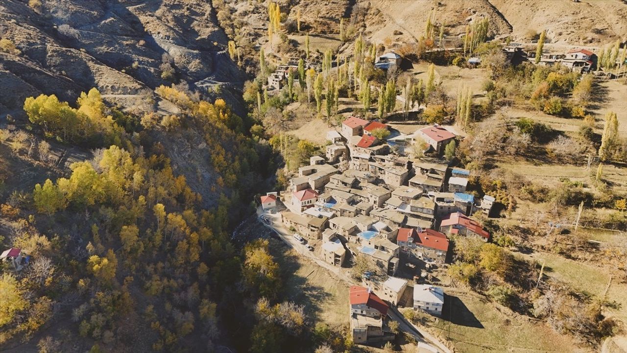 Bitlis Uzuntaş Köyü: Sonbaharda Taş Evler Fotoğraf Tutkunlarını Çekiyor