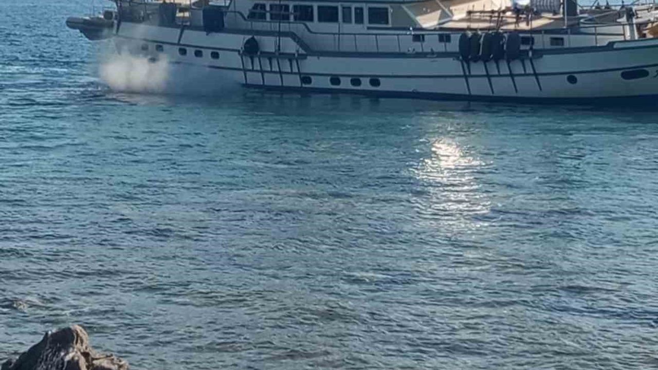 Bodrum'da 41 metre yelkenli Aegean Clipper karaya oturdu — kurtarma çalışmaları sürüyor