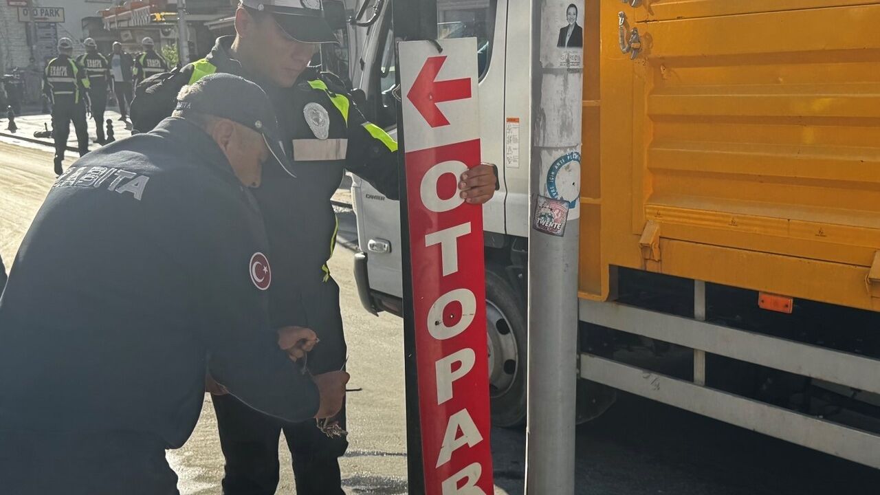 Bodrum'da kaldırımlar ve cep otoparklarına yönelik zabıta denetimi