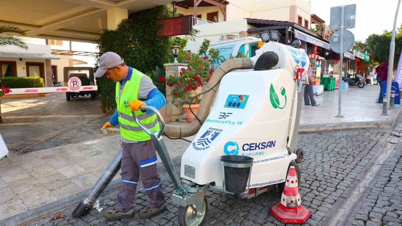 Bodrum’da yüzde yüz elektrikli yol süpürme araçları hizmete girdi