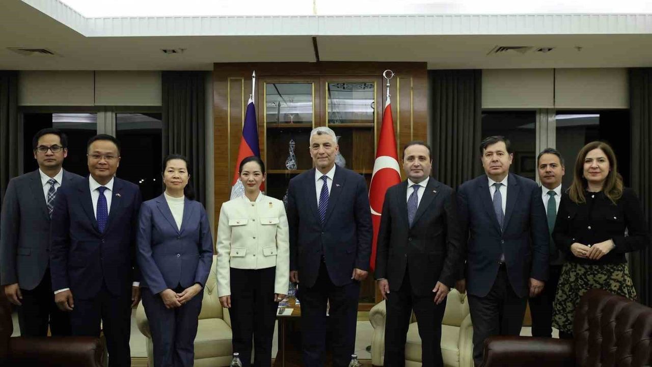 Bolat ile Cham Nimul, Türkiye-Kamboçya ticaretini 1 milyar dolar hedefine taşımayı görüştü