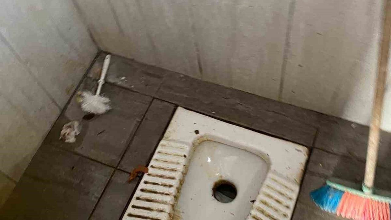 Bolu'da Hayreddin Tokadi Türbesi kadın tuvaletindeki hijyen sorunları ziyaretçilerin tepkisini çekti