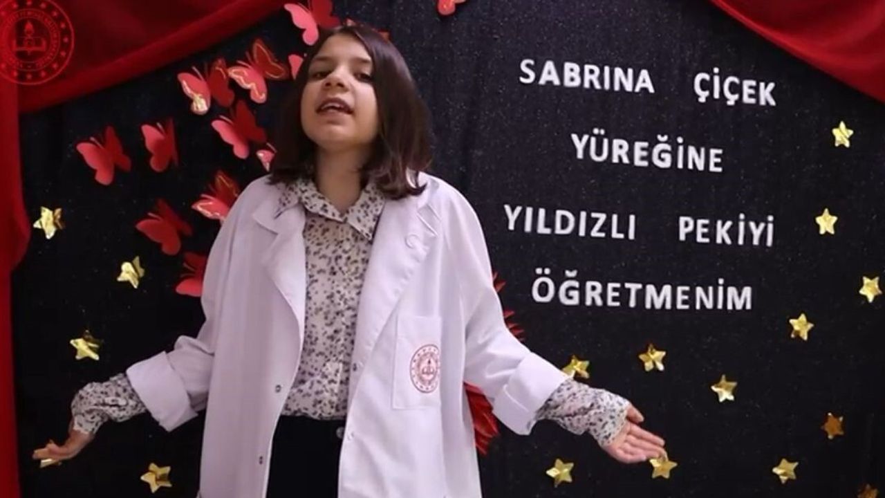 Bolu'da Minik Öğrenciler 24 Kasım'da Öğretmenlerin Klasik İfadelerini Canlandırdı