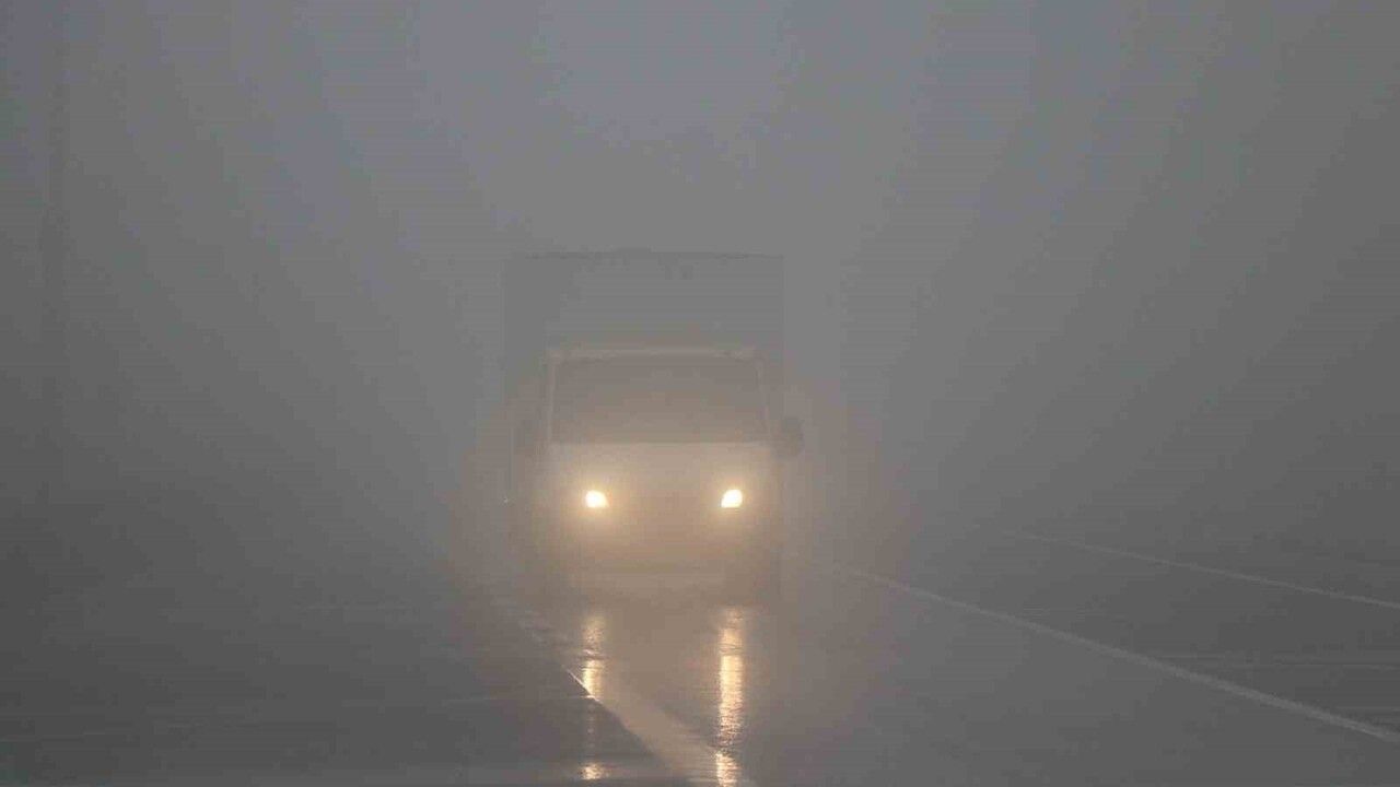 Bolu Dağı'nda Yoğun Sis ve Sağanak: Görüş Mesafesi Yer Yer 25 Metreye Düştü