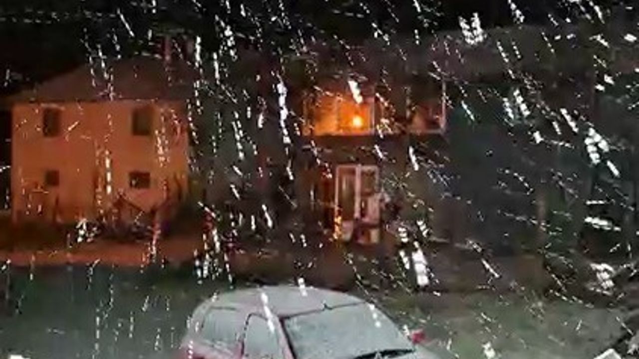 Bolu'nun yüksek kesimlerinde gece kar yağışı: Bürnük Yaylası beyaz örtüyle kaplandı