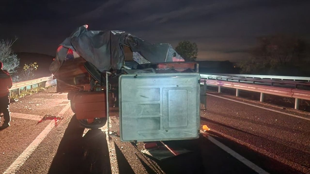 Bolu Yeniçağa'da traktör ile kamyonetin çarpışması sonucu 5 kişi yaralandı