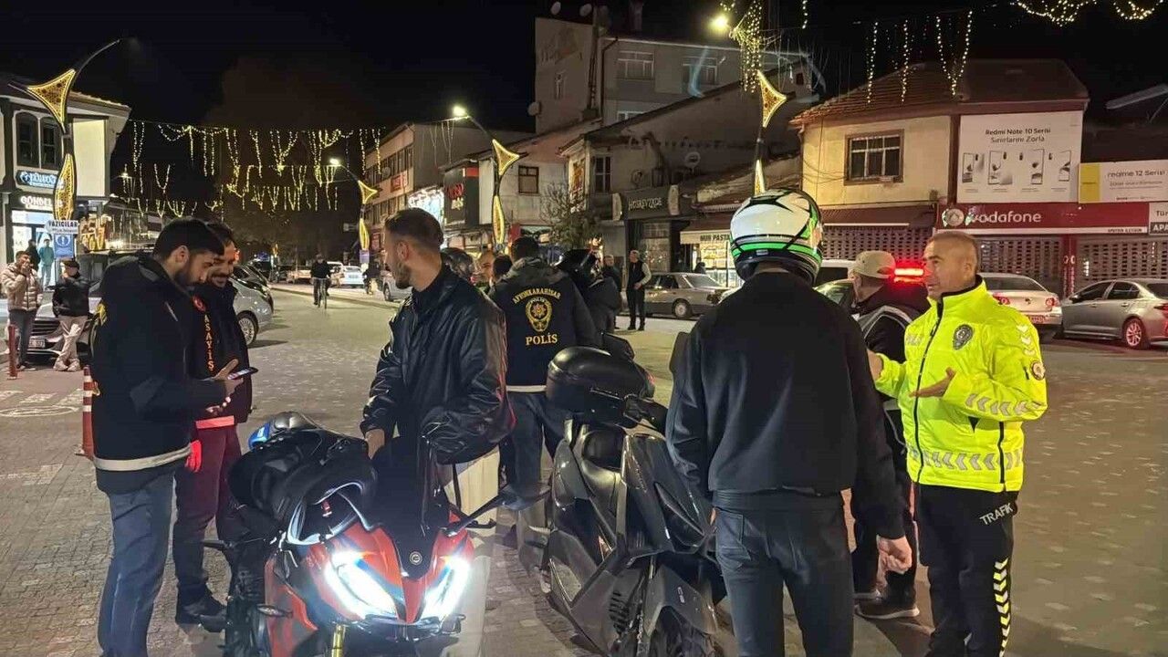 Bolvadin'de huzur ve asayiş denetimi: 562 kişi sorgulandı, 7 araç trafikten men