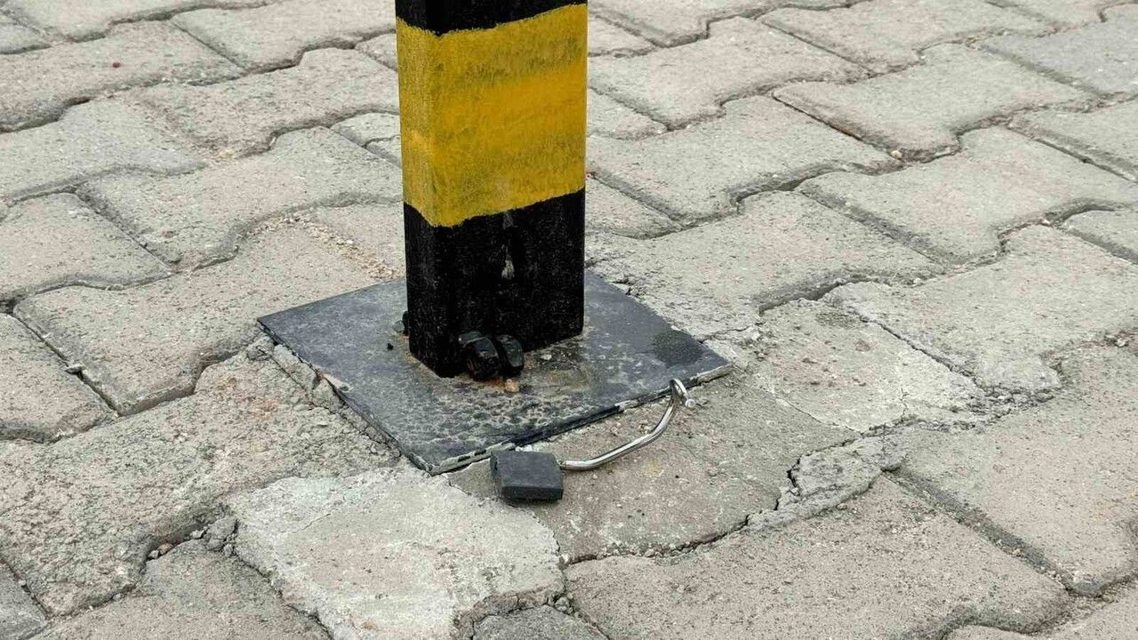 Bolvadin’de Yeni Açılan Alpaslan Gümüş Parkına Kasıtlı Zarar: Belediye İnceleme Başlattı