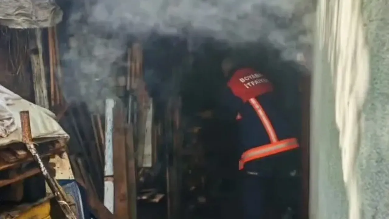 Boyabat’ta odunluk yangını itfaiyenin hızlı müdahalesiyle söndürüldü