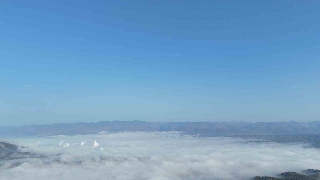 Boyabat'ta Yoğun Sis: Kale ve İlçe Merkezi Masalsı Görünüm Kazandı