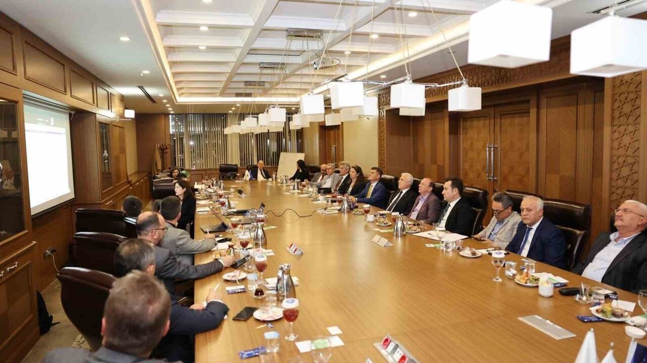 Bozbey: 'Su tüketen sanayi tartışılmalı' — 2050 vizyonlu Bursa Çevre Düzeni Planı için sektörlerle toplantı