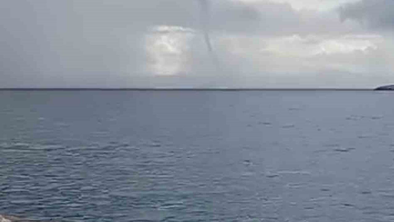 Bozcaada açıklarında denizde hortum oluştu