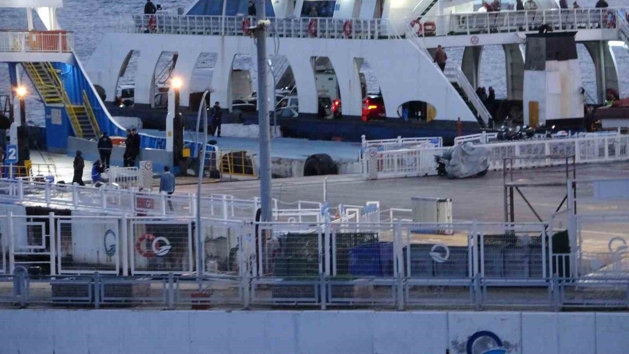 Bozcaada ve Gökçeada seferlerinde bazı feribot iptalleri