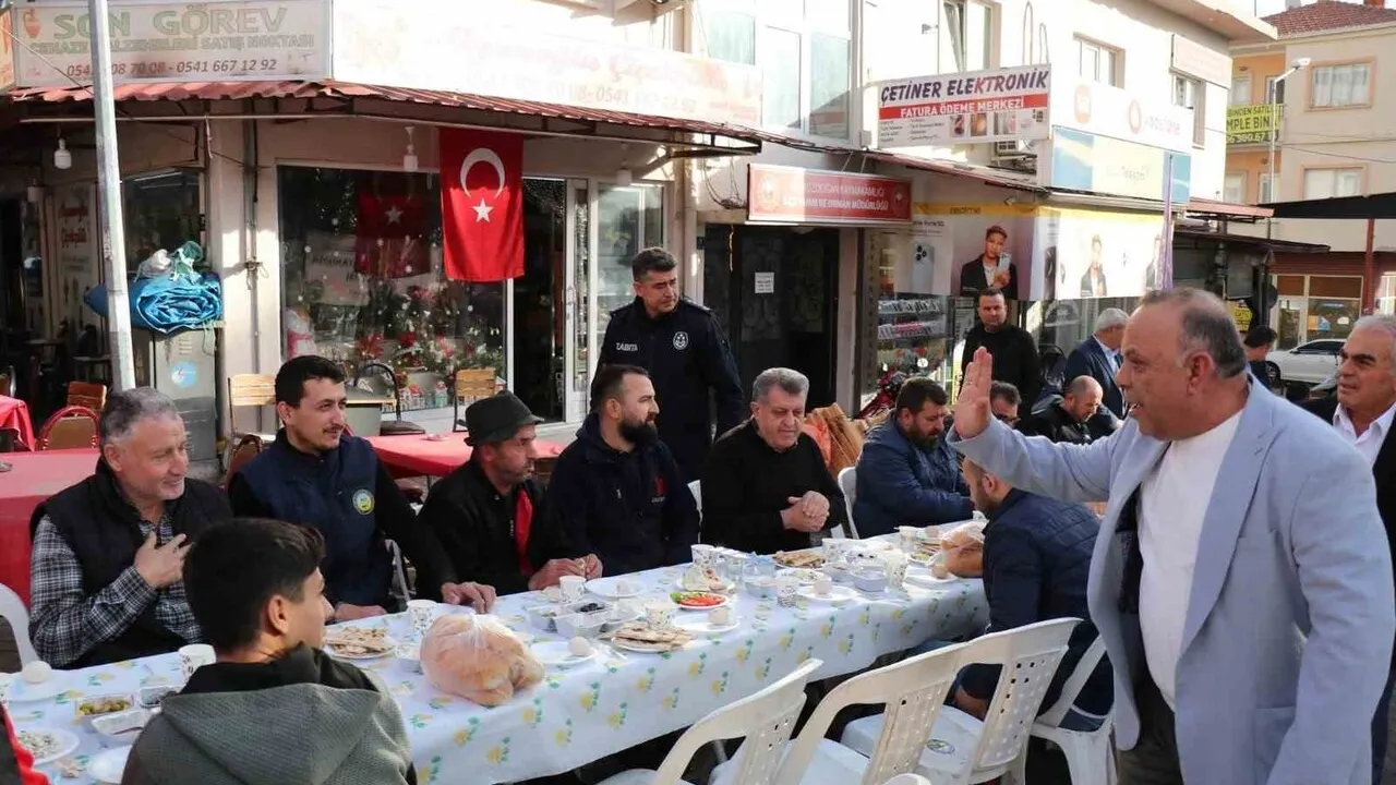 Bozdoğan'da Üç Gün Süren Esnaf Kahvaltıları — Başkan Özel: "Siz güçlü olursanız Bozdoğan da güçlü olur"