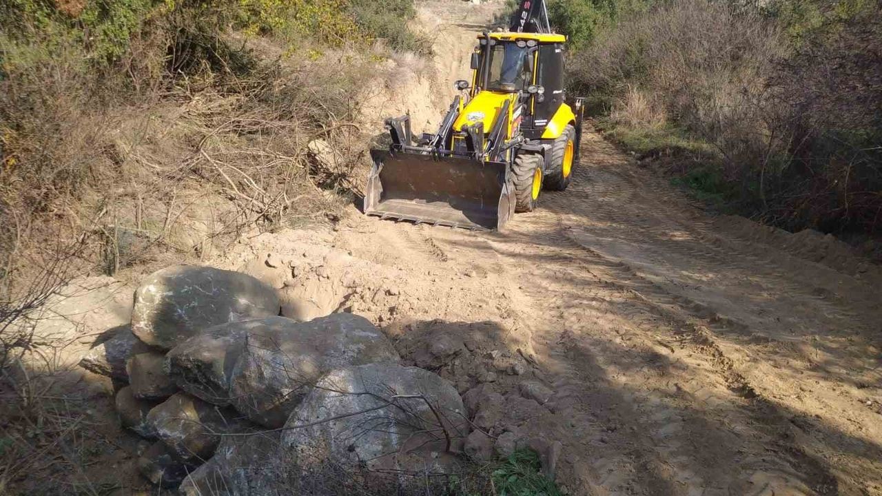 Bozdoğan’da Zeytin Hasadı Sırasında Arazi Yollarında Bakım ve İyileştirme Çalışmaları Sürüyor