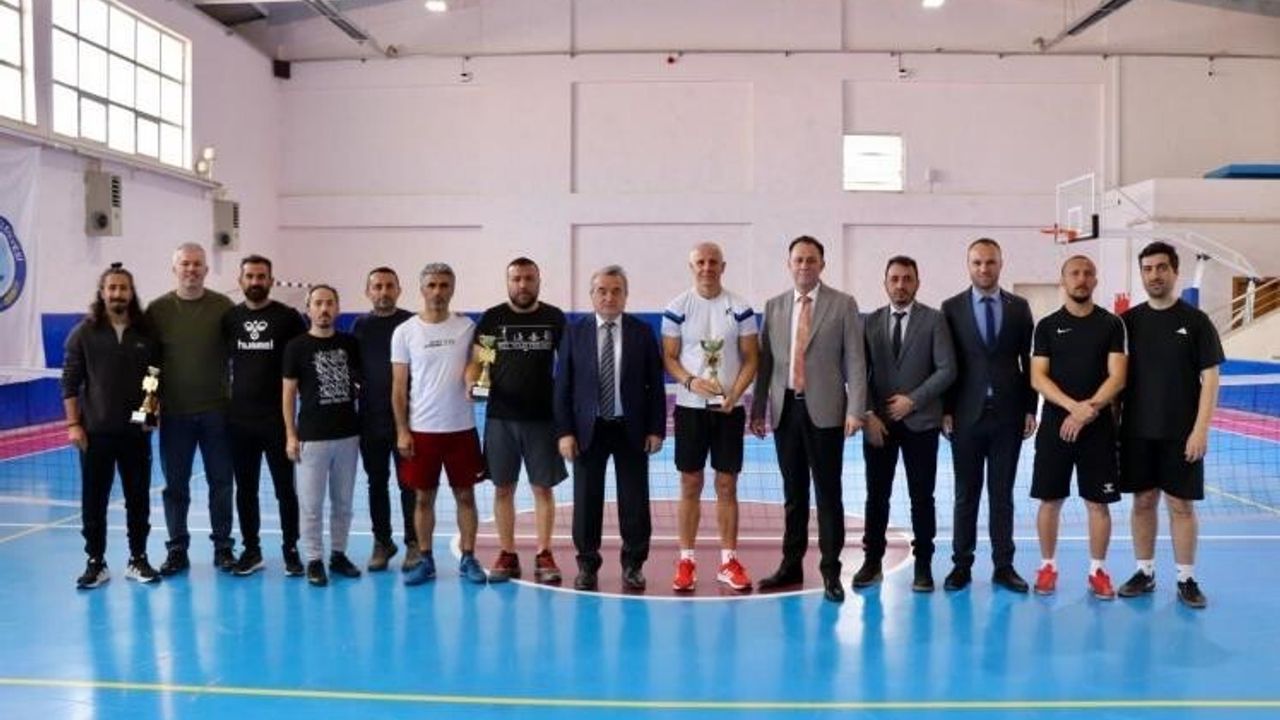 Bozüyük’te öğretmenler ayak tenisi finalinde buluştu