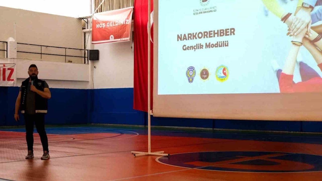 BŞEÜ'de 'En İyi Narkotik Polisi Anne' eğitimi: Gençlere madde bağımlılığıyla mücadele bilinci verildi